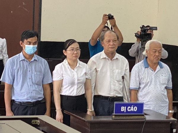 Miễn hình phạt 4 cựu cán bộ CDC Tiền Giang nhận hơn 2 tỉ của Việt Á