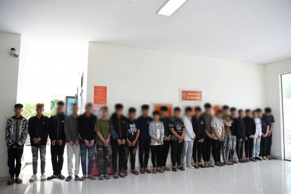 Nam thanh niên ở Phú Thọ bị chặn xe giữa đường, chém đứt lìa cánh tay Nam thanh niên ở Phú Thọ bị chặn xe giữa đường, chém đứt lìa cánh tay