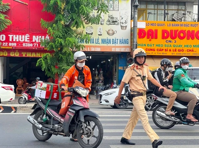 Người vi phạm giao thông bỏ xe luôn, có thoát nộp phạt không?