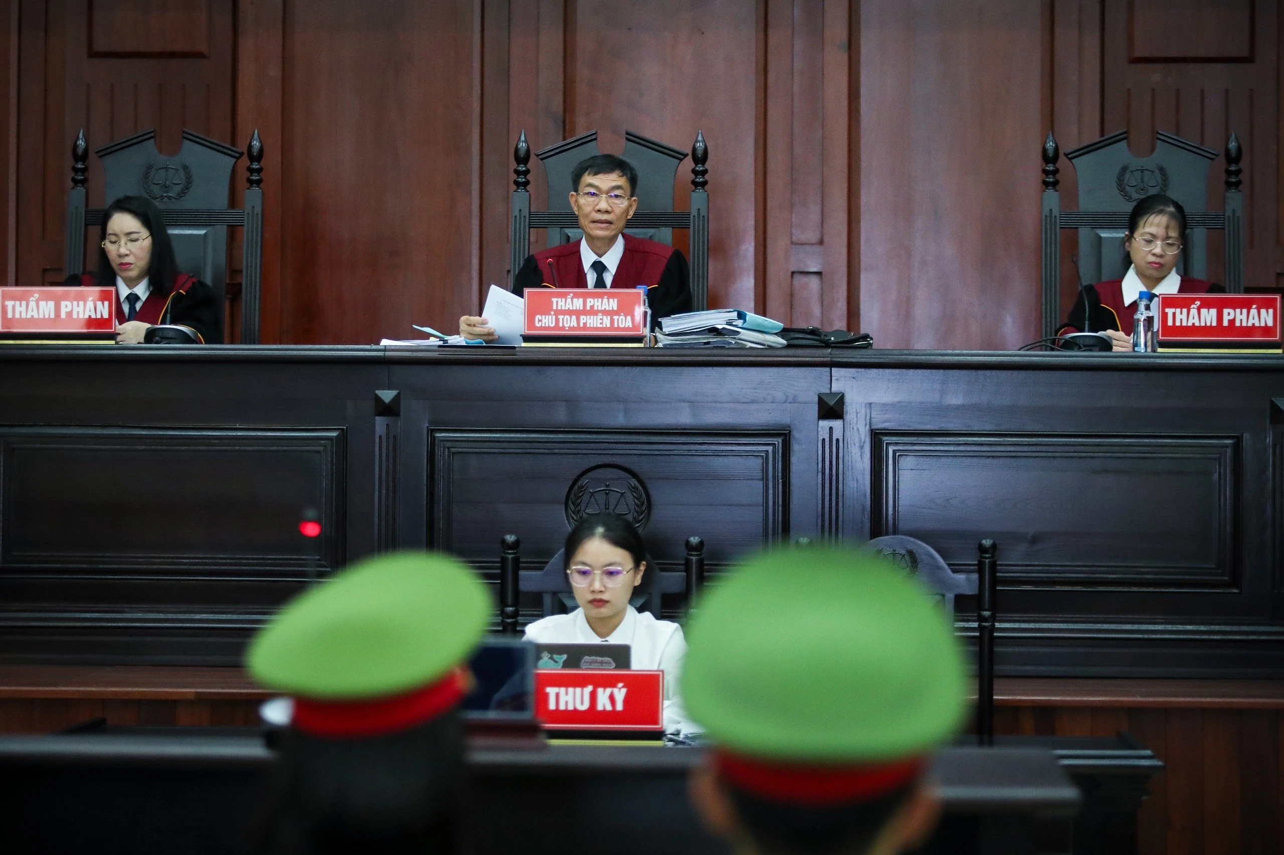 Nguyễn Phương Hằng được giảm án, luật quy định sao?