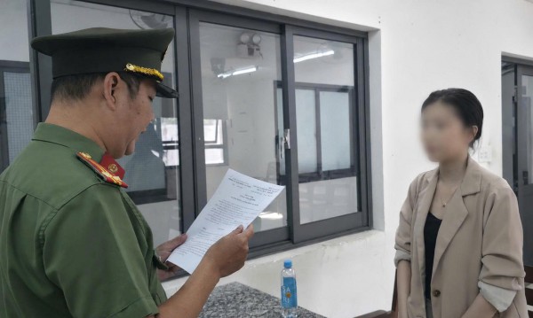 Nhờ thi hộ tiếng Anh tốt nghiệp thạc sĩ, 2 người bị Công an TP.HCM xử lý Nhờ thi hộ tiếng Anh tốt nghiệp thạc sĩ, 2 người bị Công an TP.HCM xử lý