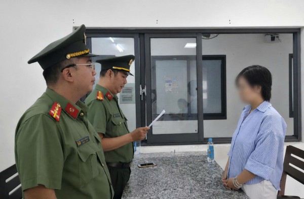 Nhờ thi hộ tiếng Anh tốt nghiệp thạc sĩ, 2 người bị Công an TP.HCM xử lý Nhờ thi hộ tiếng Anh tốt nghiệp thạc sĩ, 2 người bị Công an TP.HCM xử lý
