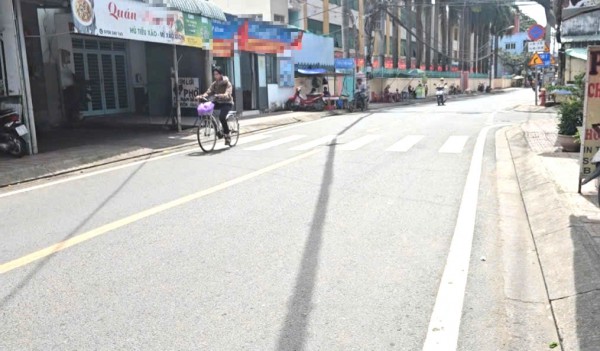 Nhóm nam nữ đánh nhau gây náo loạn đường phố ở TP.HCM Nhóm nam nữ đánh nhau gây náo loạn đường phố ở TP.HCM