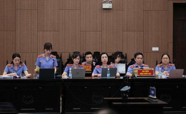 Nộp 768 tỉ đồng, 'ông chủ' Tập đoàn Phúc Sơn được đề nghị giảm 11 năm tù Nộp 768 tỉ đồng, 'ông chủ' Tập đoàn Phúc Sơn được đề nghị giảm 11 năm tù