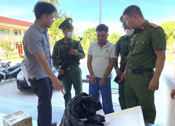 Phá đường dây mua bán vật liệu nổ liên tỉnh, thu giữ hơn 200 kg thuốc nổ Phá đường dây mua bán vật liệu nổ liên tỉnh, thu giữ hơn 200 kg thuốc nổ