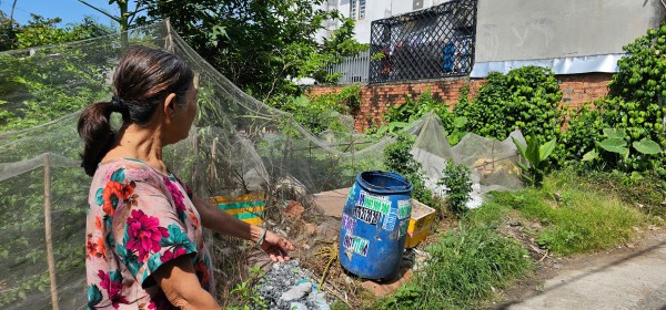 Phát hiện bé trai sơ sinh bị bỏ rơi cạnh thùng rác Phát hiện bé trai sơ sinh bị bỏ rơi cạnh thùng rác