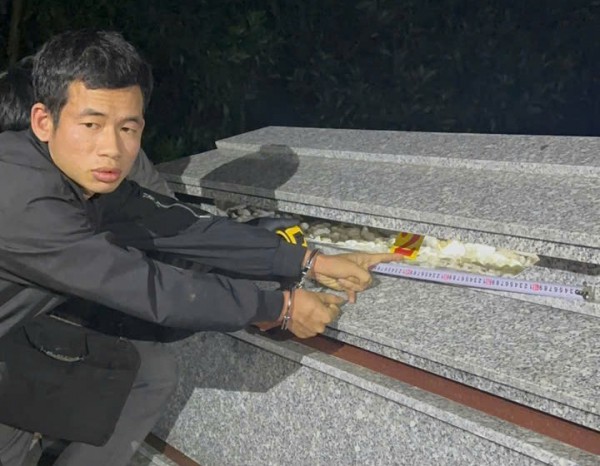 Quảng Trị: Giấu cả nghìn viên ma túy ở nghĩa địa để dùng dần Quảng Trị: Giấu cả nghìn viên ma túy ở nghĩa địa để dùng dần