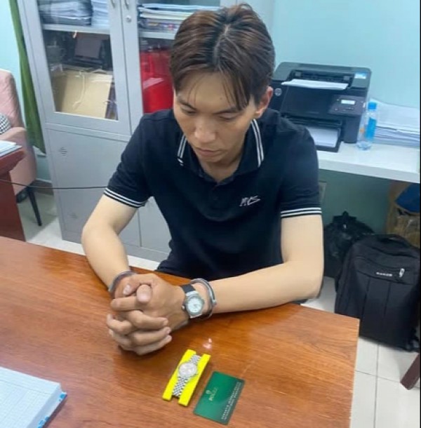 Rủ bạn về nhà, gia chủ mất đồng hồ Rolex hơn 270 triệu đồng