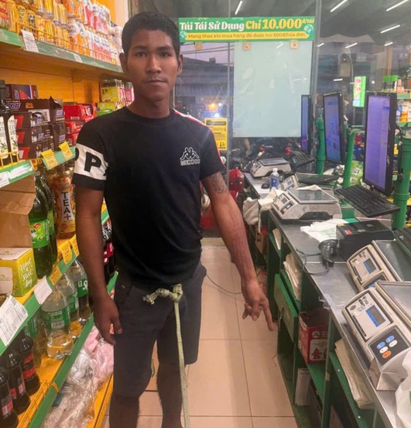 TP.HCM: Bắt nhanh kẻ phá khóa trộm tài sản tại Bách Hóa Xanh TP.HCM: Bắt nhanh kẻ phá khóa trộm tài sản tại Bách Hóa Xanh