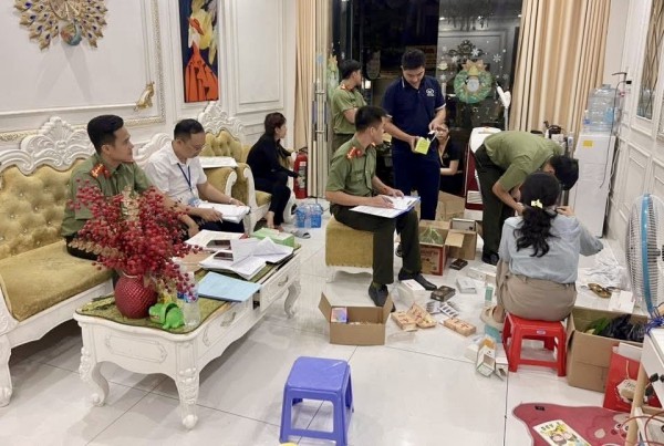TP.HCM: Công an tìm người từng sử dụng dịch vụ tại cơ sở thẩm mỹ Bee Hin TP.HCM: Công an tìm người từng sử dụng dịch vụ tại cơ sở thẩm mỹ Bee Hin
