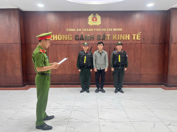 TP.HCM: Khởi tố bị can bán hàng hiệu giả, xâm phạm sở hữu công nghiệp qua mạng TP.HCM: Khởi tố bị can bán hàng hiệu giả, xâm phạm sở hữu công nghiệp qua mạng