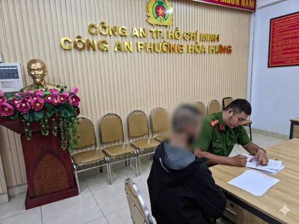 TP.HCM: Người đàn ông hoang báo 'bắt cóc 2 trẻ em' khai gì tại công an? TP.HCM: Người đàn ông hoang báo 'bắt cóc 2 trẻ em' khai gì tại công an?