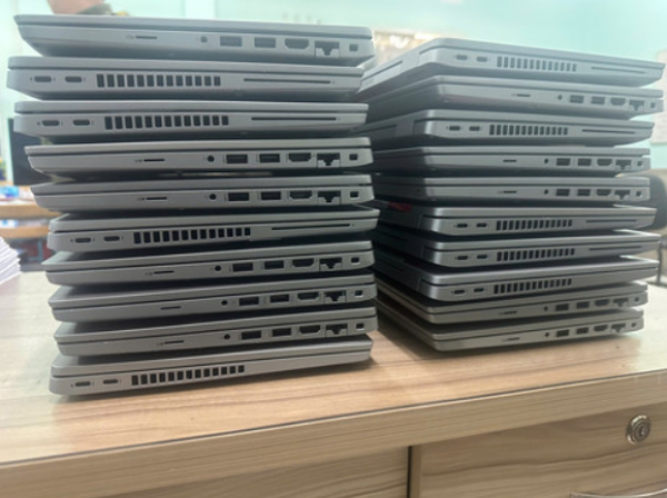 TP.HCM: Nữ giúp việc cắt điện, tắt camera trộm 20 laptop của một công ty