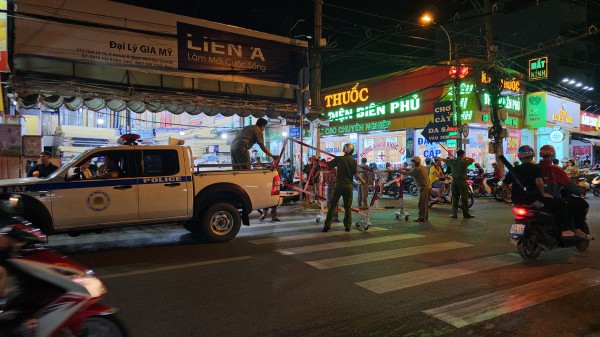 TP.HCM: Phong tỏa tỉnh lộ 10 trong đêm điều tra vụ người đàn ông tử vong