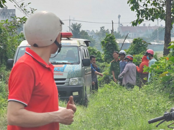 TP.HCM: Ra đồng cắt rau, phát hiện người đàn ông treo cổ trên cây