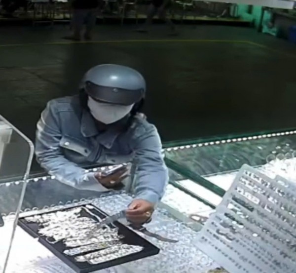 TP.HCM: Vừa ra tù, 'nữ quái' tiếp tục trộm vàng tại chợ An Đông