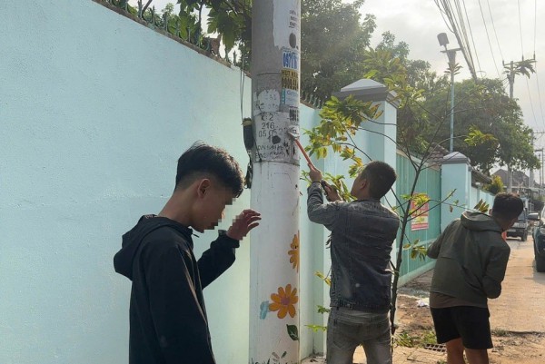 TP.HCM: Xử lý 5 thanh niên, buộc gỡ bỏ quảng cáo 'tín dụng đen'