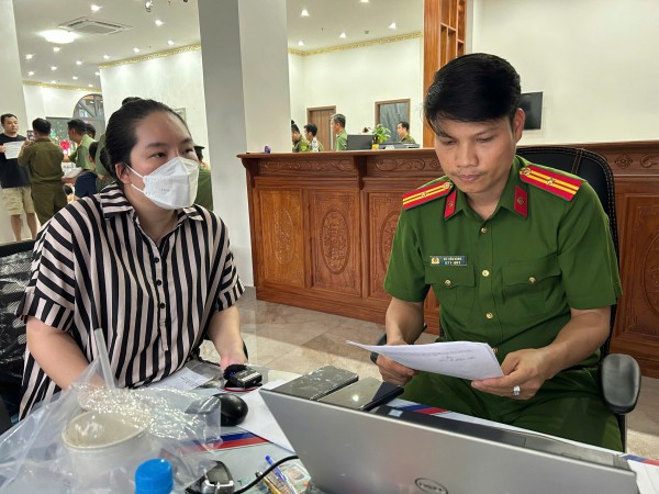 TP.HCM: Đột kích khách sạn, triệt phá 'đại bản doanh' lừa đảo của 83 người nước ngoài