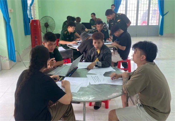TP.HCM tiếp nhận 7 công dân Việt Nam bị Campuchia trục xuất TP.HCM tiếp nhận 7 công dân Việt Nam bị Campuchia trục xuất