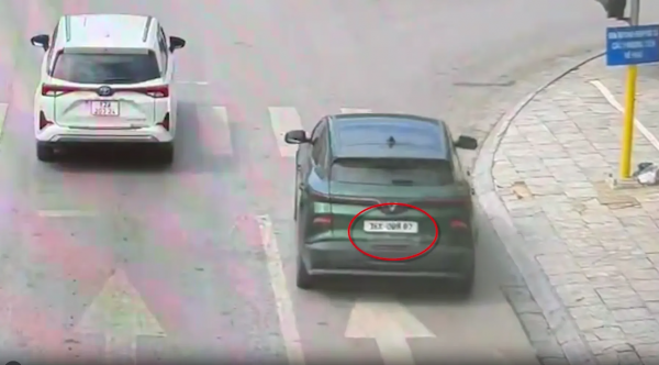 Tài xế dùng băng dính 'sửa' biển số xe để đối phó camera AI