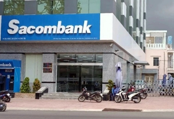 Tạm ngừng phiên phúc thẩm vụ khách hàng tố 'mất' 46,9 tỉ đồng gửi ở Sacombank