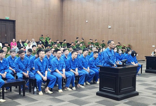 'Tập đoàn' siết nợ bằng cách 'khủng bố điện thoại', cắt ghép ảnh đồi trụy 'Tập đoàn' siết nợ bằng cách 'khủng bố điện thoại', cắt ghép ảnh đồi trụy