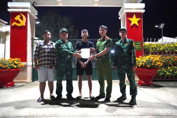 Tây Ninh: Bắt nghi phạm giết người lẩn trốn ở Campuchia