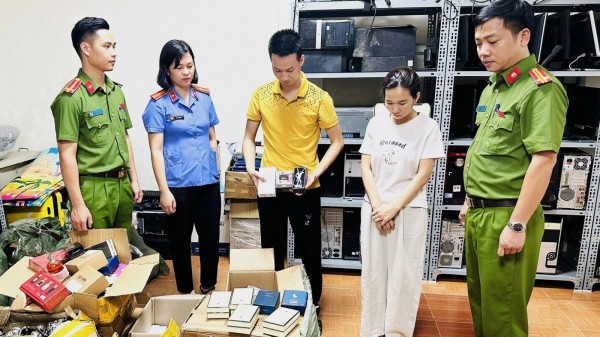 Thanh Hóa: 'Sản xuất' nước hoa giả nhãn hiệu Chanel, Gucci thu lời 200 tỉ đồng