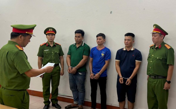 Thanh niên tử vong sau cuộc hỗn chiến ở đám cưới, 3 người bị giữ khẩn cấp Thanh niên tử vong sau cuộc hỗn chiến ở đám cưới, 3 người bị giữ khẩn cấp