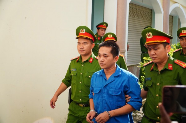 Thắt chặt an ninh tại phiên tòa xét xử vụ cướp ngân hàng ở Gia Lai Thắt chặt an ninh tại phiên tòa xét xử vụ cướp ngân hàng ở Gia Lai