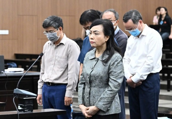 'Thiệt hại không chỉ 800 tỉ mà còn lỡ cơ hội chữa bệnh của biết bao người' 'Thiệt hại không chỉ 800 tỉ mà còn lỡ cơ hội chữa bệnh của biết bao người'