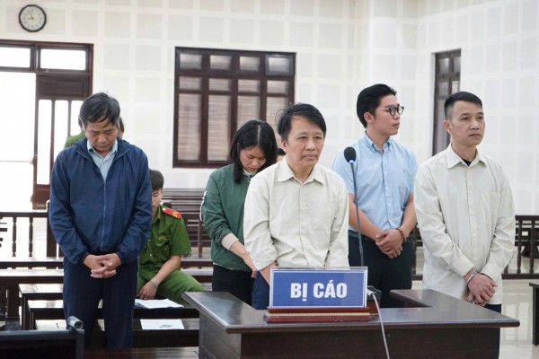 'Thổi' giá mỏ cát hơn 308 lần khi đấu giá: 6 bị cáo lãnh án tù