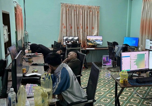 Thông tin mới về đường dây tội phạm công nghệ cao 'rút ruột' thẻ tín dụng quốc tế Thông tin mới về đường dây tội phạm công nghệ cao 'rút ruột' thẻ tín dụng quốc tế