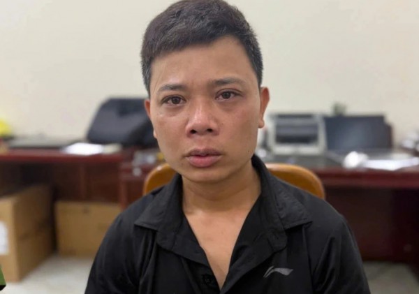 Thuê taxi về quê, bắn chết tài xế và mẹ vợ, livestream khi bỏ trốn Thuê taxi về quê, bắn chết tài xế và mẹ vợ, livestream khi bỏ trốn