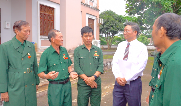 Thượng tướng Bế Xuân Trường lên tiếng vụ 6 cựu chiến binh kêu oan khi ra tù Thượng tướng Bế Xuân Trường lên tiếng vụ 6 cựu chiến binh kêu oan khi ra tù