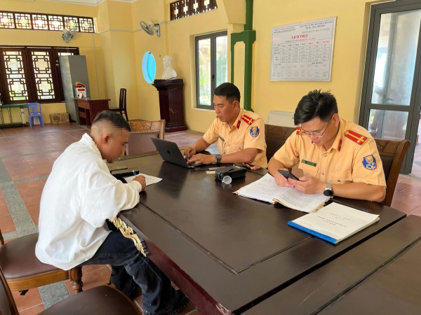 TikToker phóng mô tô nước trên bãi tắm Nha Trang bị xử phạt 5 triệu đồng