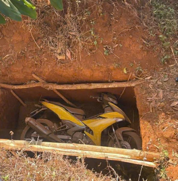 Tìm thấy xe máy nghi của đối tượng trong vụ cướp ngân hàng ở Gia Lai