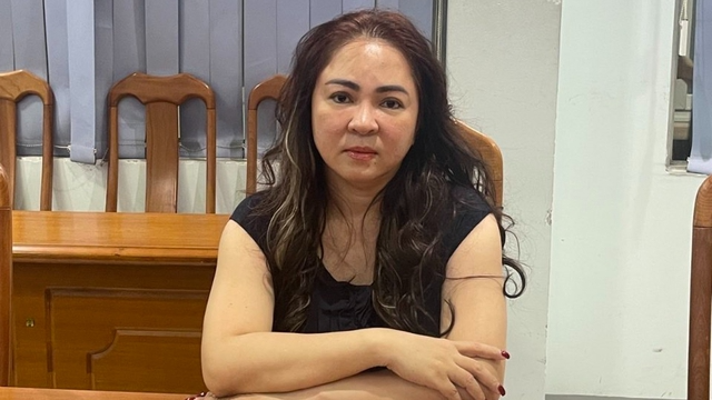 Tòa ra quyết định tạm giam bị can Nguyễn Phương Hằng thêm 2 tháng