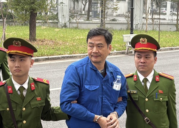 Tòa tháp ngàn tỉ 'đắp chiếu' 10 năm, cựu sếp VICEM hầu tòa vì gây lãng phí