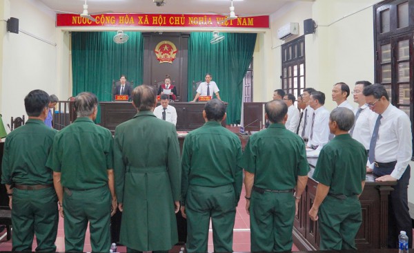 Tòa tiếp tục hoãn xét xử vụ 6 cựu chiến binh kêu oan sau khi ra tù Tòa tiếp tục hoãn xét xử vụ 6 cựu chiến binh kêu oan sau khi ra tù