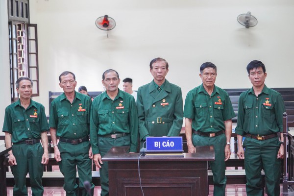 Tòa tiếp tục xét xử lần 3 vụ 6 cựu chiến binh kêu oan khi ra tù Tòa tiếp tục xét xử lần 3 vụ 6 cựu chiến binh kêu oan khi ra tù