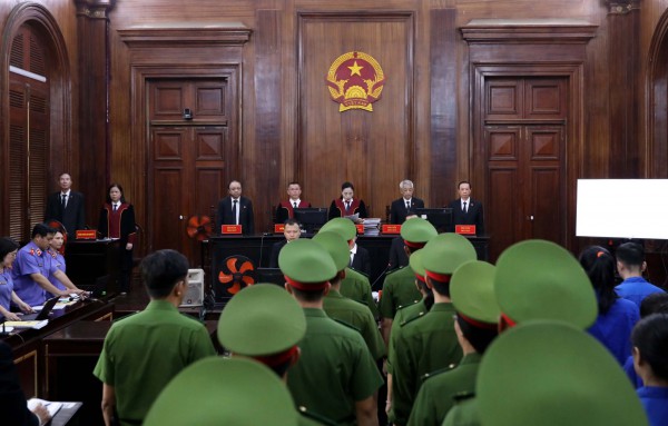 Toàn cảnh vụ cấp phiếu thử nghiệm giả có 100 bị cáo: Những con số biết nói Toàn cảnh vụ cấp phiếu thử nghiệm giả có 100 bị cáo: Những con số biết nói