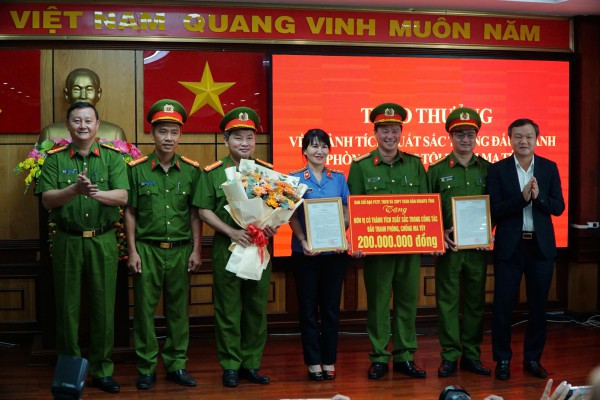 Triệt phá đường dây đưa ma túy từ Lào về Việt Nam: Thưởng 'nóng' Công an Đắk Lắk