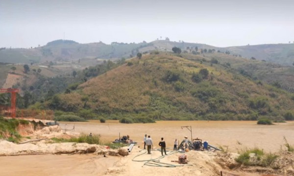 Triệt phá ổ khai thác cát trái phép ở lòng hồ thủy điện Đạ Chomo 2