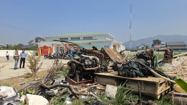 Triệt phá ổ khai thác cát trái phép ở lòng hồ thủy điện Đạ Chomo 2