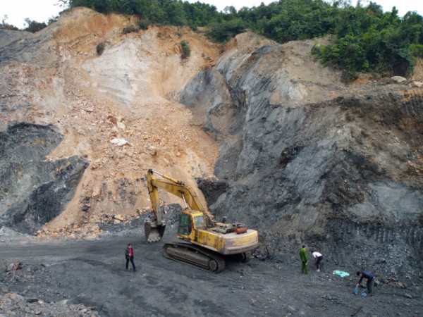 Triệt phá ổ nhóm “than tặc” rút ruột trái phép mỏ Nước Vàng ở Bắc Giang