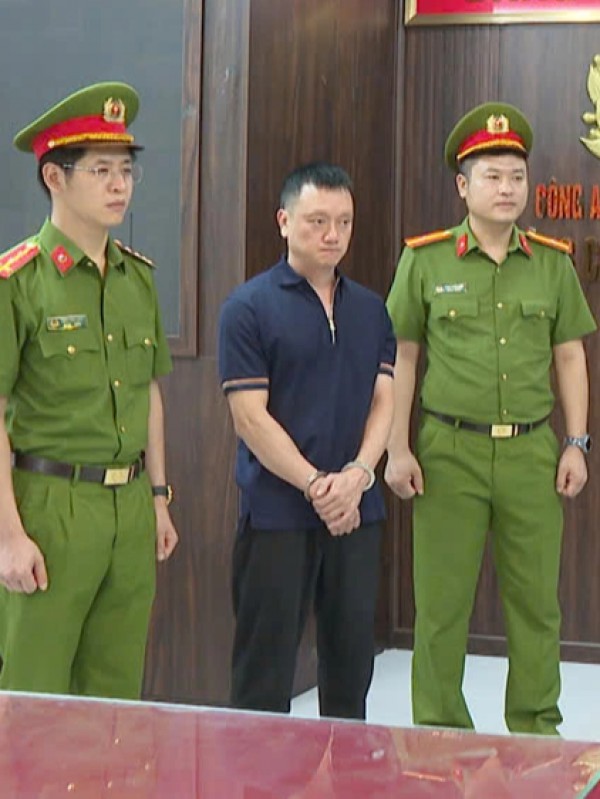 Trùm giang hồ Vi 'ngộ' dùng 350 triệu đồng 'chạy án' Trùm giang hồ Vi 'ngộ' dùng 350 triệu đồng 'chạy án'