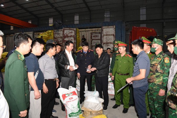Trưởng khoa Dược Viện Y học cổ truyền T.Ư bị bắt vì buôn lậu 50 tấn caffeine Trưởng khoa Dược Viện Y học cổ truyền T.Ư bị bắt vì buôn lậu 50 tấn caffeine