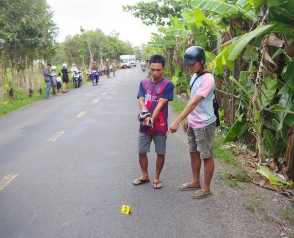 Truy nhanh nghi phạm cướp điện thoại của người phụ nữ bán vé số 64 tuổi Truy nhanh nghi phạm cướp điện thoại của người phụ nữ bán vé số 64 tuổi
