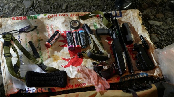 Truy tố Lê Sỹ Tùng, kẻ dùng súng thảm sát 3 người trong 1 gia đình ở Đồng Nai Truy tố Lê Sỹ Tùng, kẻ dùng súng thảm sát 3 người trong 1 gia đình ở Đồng Nai